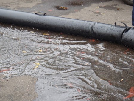 Заграждение мобильное для ограничения разлива воды, со специальным уплотнением. Тип 1 -10, 20х0,21м.